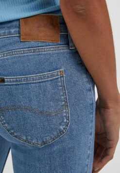 Lee Scarlett - Jean Slim - Just A Breese -Lee Boutique 0b79f420f7cc42429192b8e6ce08b4a2