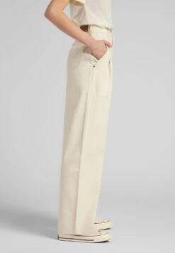 Lee Stella - Jean Boyfriend - Ecru -Lee Boutique 2dcef41cbda3462681cb98c8d9dafdd1