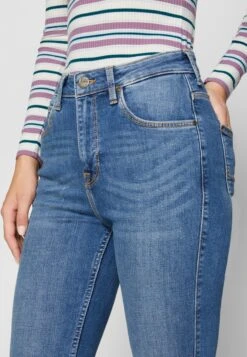 Lee Breese - Jean Bootcut - Worn Martha -Lee Boutique 46b2b71234f745df9ec7dc0e2f3446ab
