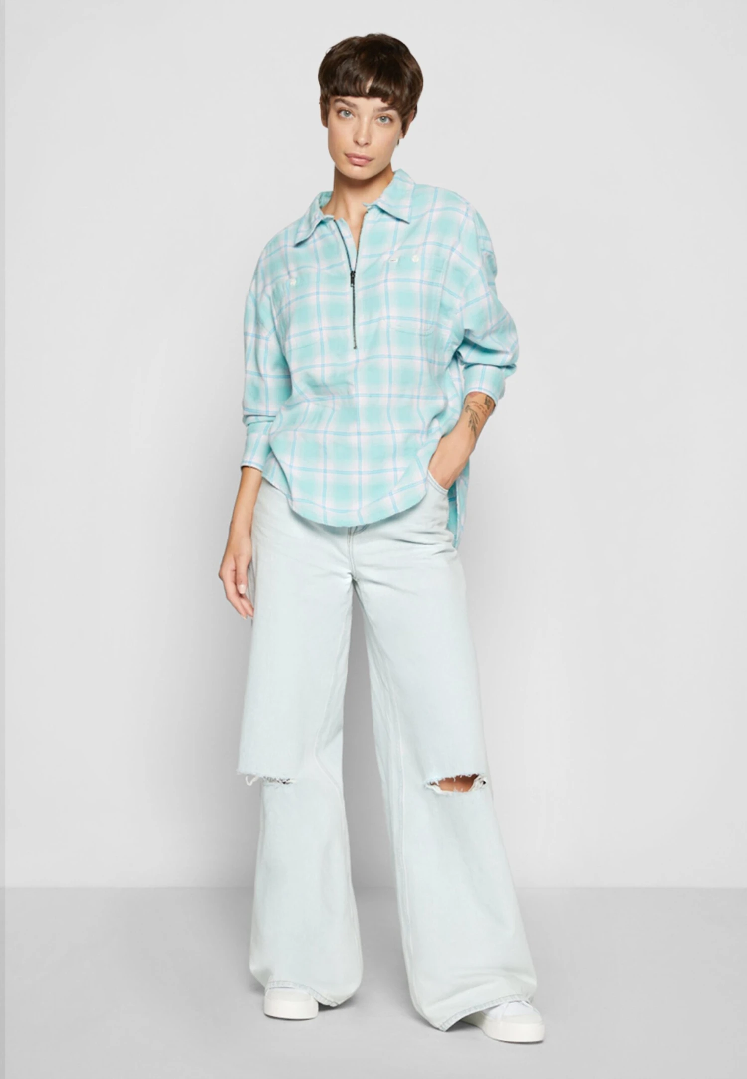 Lee Drew - Jean Flare - Destructed Off Flights 3 Lee Drew - Jean Flare - Destructed Off Flights – Image 2