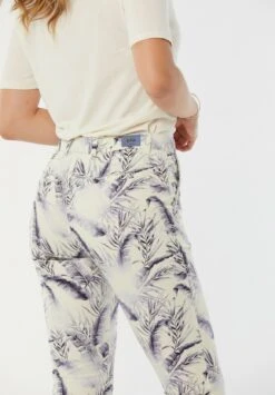 Lee Cooper Jemila - Chino - Marshmallow 11 Lee Cooper Jemila - Chino - Marshmallow -Lee Boutique 4a1354c3883340b5a958fef96b15dbd0