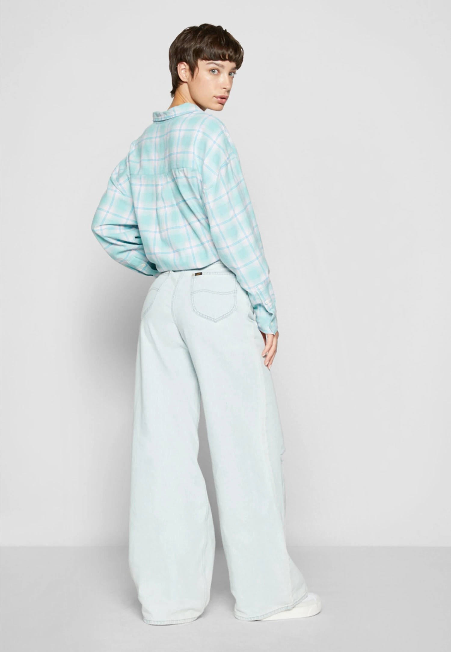 Lee Drew - Jean Flare - Destructed Off Flights 4 Lee Drew - Jean Flare - Destructed Off Flights – Image 3