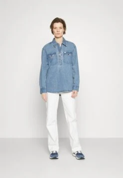 Lee Zip Popover - Chemisier - Universal Blues 15 Lee Zip Popover - Chemisier - Universal Blues -Lee Boutique 720f4d1e8dc049b980fc64bbe1fb41e7