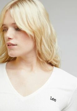 Lee V Neck - T-Shirt Basique - Ecru 9 Lee V Neck - T-Shirt Basique - Ecru -Lee Boutique 7a9eefb971bd44e4bfbc5d167f9835dc