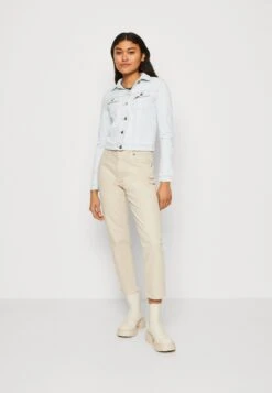 Lee Boutique -Lee Boutique 9dc02ae208b943f8aeff1a706469935e