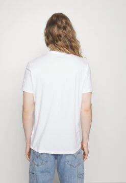 Pride Lee Tee Unisex - T-Shirt Imprimé - White 9 Pride Lee Tee Unisex - T-Shirt Imprimé - White -Lee Boutique a5c0ef91444b4500ae0ba0aa4236e4b4