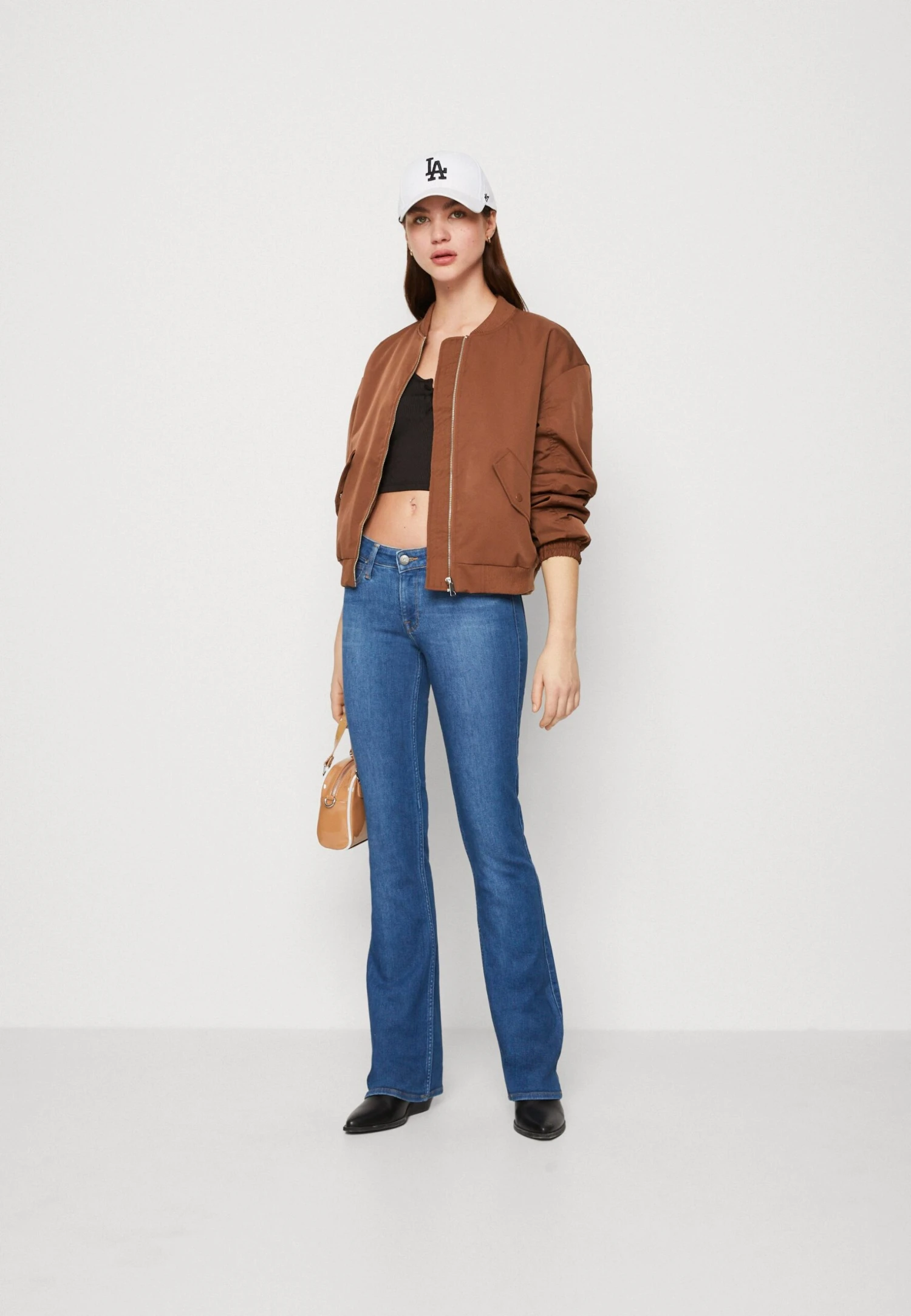 Lee Hoxie - Jean Flare - Jackson Worn 4 Lee Hoxie - Jean Flare - Jackson Worn – Image 2