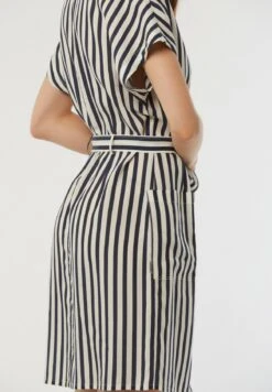 Lee Cooper Luzia - Robe Chemise - Marshmallow 12 Lee Cooper Luzia - Robe Chemise - Marshmallow -Lee Boutique b99319cc69ed4b7fb08e1a8bb58f98f0