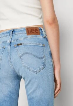 Lee Marion Straight - Jean Droit - Rushing In Light 13 Lee Marion Straight - Jean Droit - Rushing In Light -Lee Boutique c2462fdf3bba4a25b1fe1163df6379d2