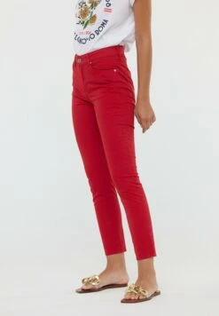 Lee Cooper Jean Slim - Berry -Lee Boutique e2d16e5cea974434a9aa53e2974e1dca