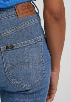 Lee Breese - Jean Droit - Feels Like Indigo -Lee Boutique eaa7f1fde6ae42e187d83f979664f240