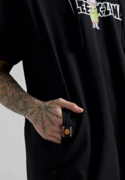 Lee Dragon Ball Z Trunks Hooded Graphic - Robe De Jour - Black -Lee Boutique eae6d6f6ece44f8f8386a0eb29c89e23